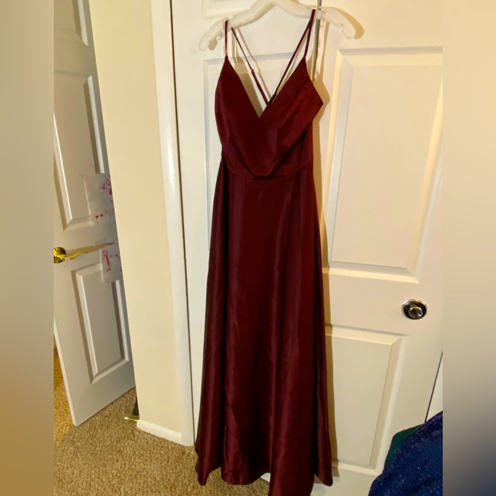 PROM: DB STUDIO | Wine Gown | V Neck Spaghetti W Full Skirt